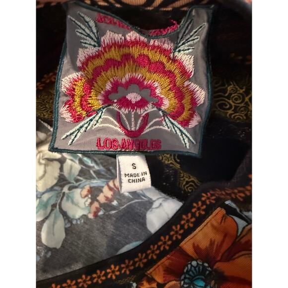 Johnny Was Ardell Long Sleeve Henley Top Dark Floral Print M - Picture 7 of 8